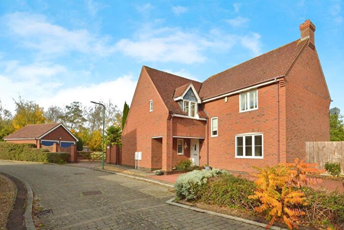 4 Bedroom Detached House For Sale In Tiverton Crescent, Kingsmead, Milton Keynes, MK4