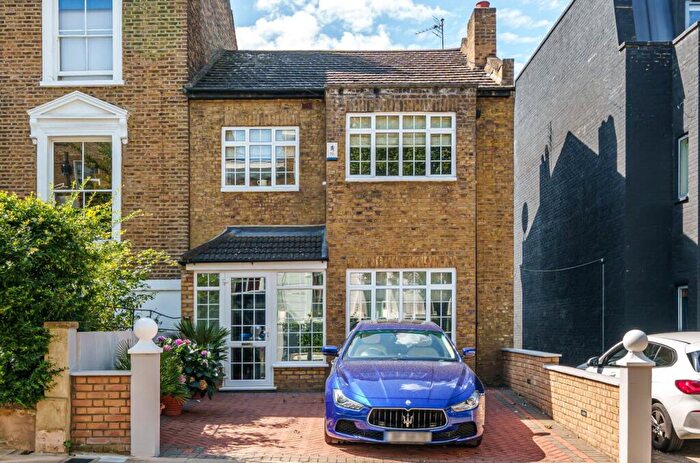 3 Bedroom Semi Detached House For Sale In Talfourd Road, Peckham Rye, London, SE15