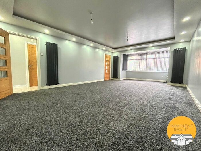 4 Bedroom Detached House To Rent In Primley Avenue, Walsall, WS2