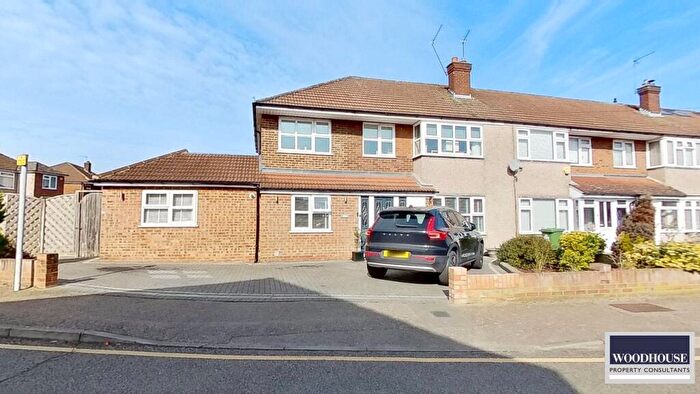 5 Bedroom End Of Terrace House For Sale In Palmers Way, Cheshunt, EN8