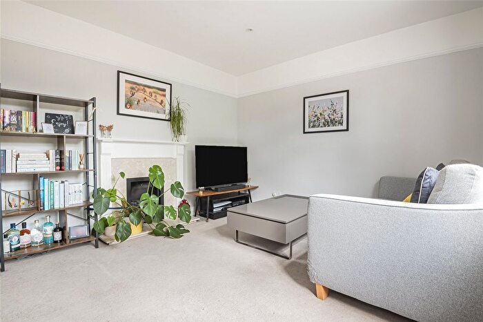 2 Bedroom Flat For Sale In Dounesforth Gardens, London, SW18