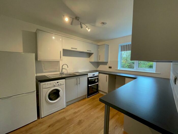 2 Bedroom Apartment To Rent In Stanton Walk, Warwick, CV34