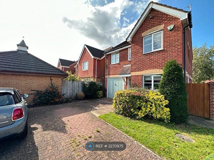 3 Bedroom Detached House To Rent In Tracy Close, Swindon, SN25