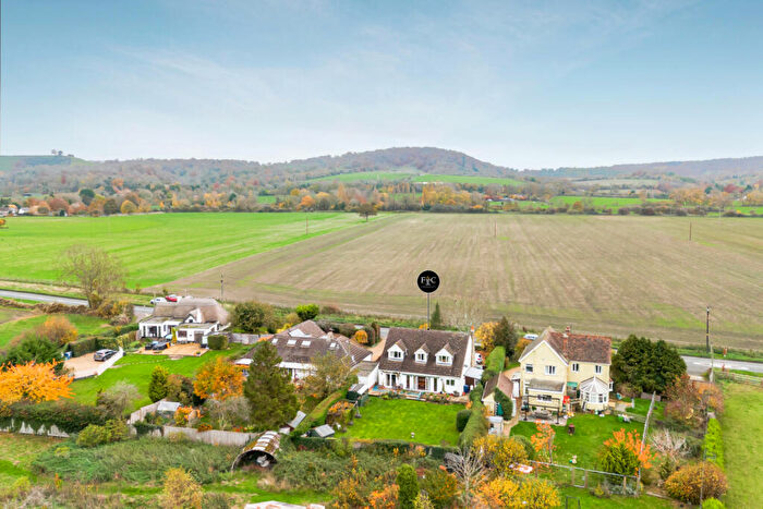 4 Bedroom Detached House For Sale In Lower Icknield Way, Great Kimble, Aylesbury, Buckinghamshire, HP17