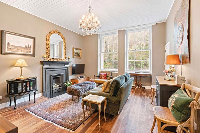 2 Bedroom Flat For Sale In / King's Stables Road, Old Town, Edinburgh, EH1