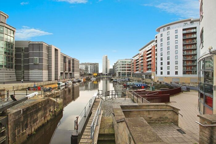 1 Bedroom Apartment For Sale In Armouries Way, Leeds, LS10