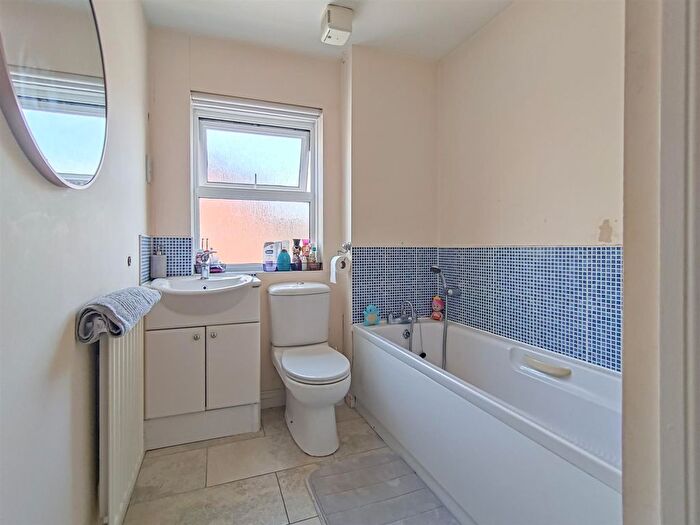4 Bedroom Detached House For Sale In St. Mary's Close, Seaford, BN25