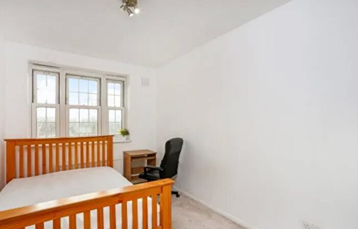 3 Bedroom Flat For Sale In Filey House, Usk Road, London, SW11