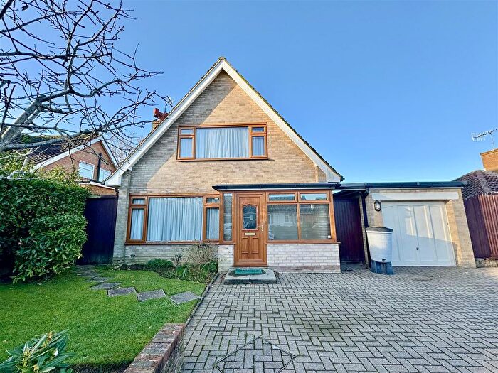 3 Bedroom Detached Bungalow To Rent In The Fairway, Bexhill-On-Sea, TN39