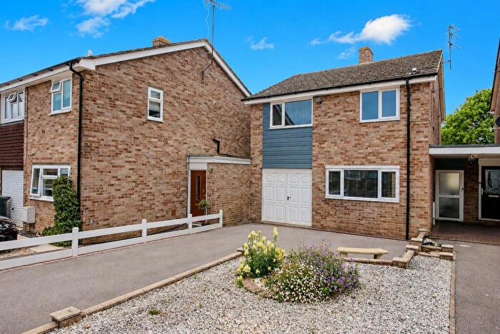 3 Bedroom Link Detached House For Sale In Beverley Close, Chalgrove, OX44