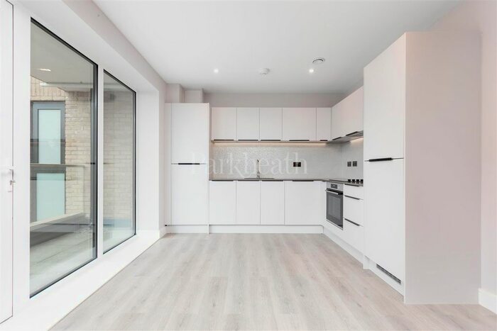 2 Bedroom Flat To Rent In Kilburn Lane, London, W10