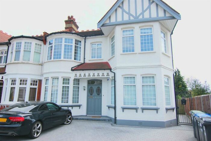 2 Bedroom Flat To Rent In Cranley Gardens, Palmers Green, London, N13