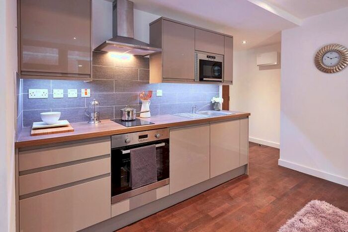 Studio To Rent In Apt, South Parade #, LS1