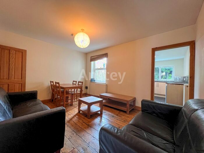 4 Bedroom Semi-Detached House To Rent In Berkeley Road, Southampton, SO15