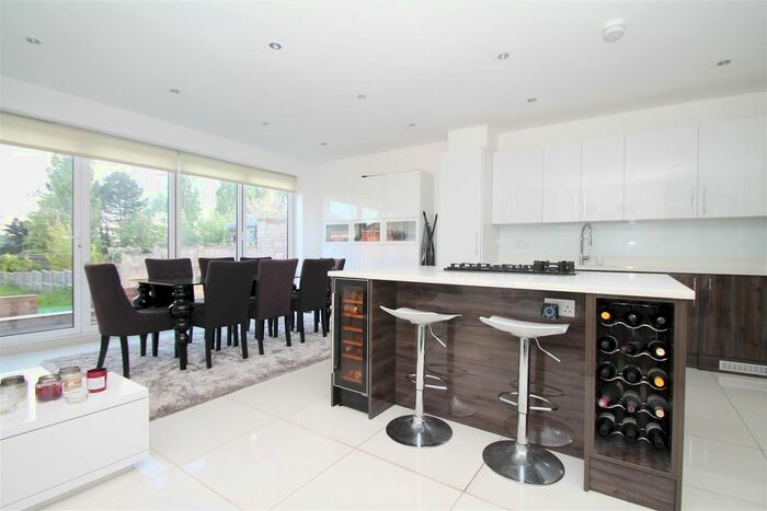 3 Bedroom Semi-Detached House To Rent In Prince George Avenue, Southgate, London, N14