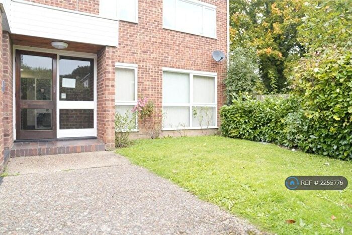 2 Bedroom Flat To Rent In Linton Glade, Croydon, CR0