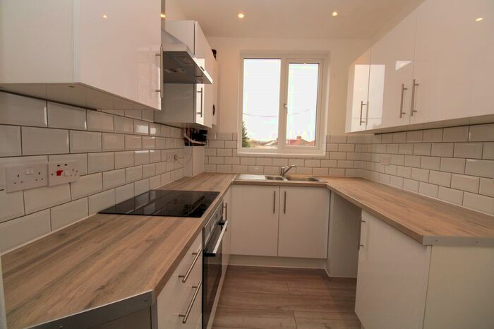 3 Bedroom Maisonette To Rent In Blackfen Road, Sidcup, DA15