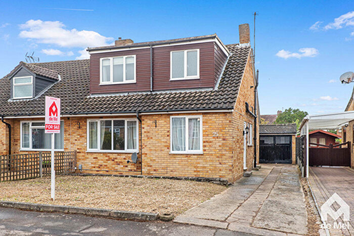 Detached House For Sale In Oakfield Road, Bishops Cleeve, GL52