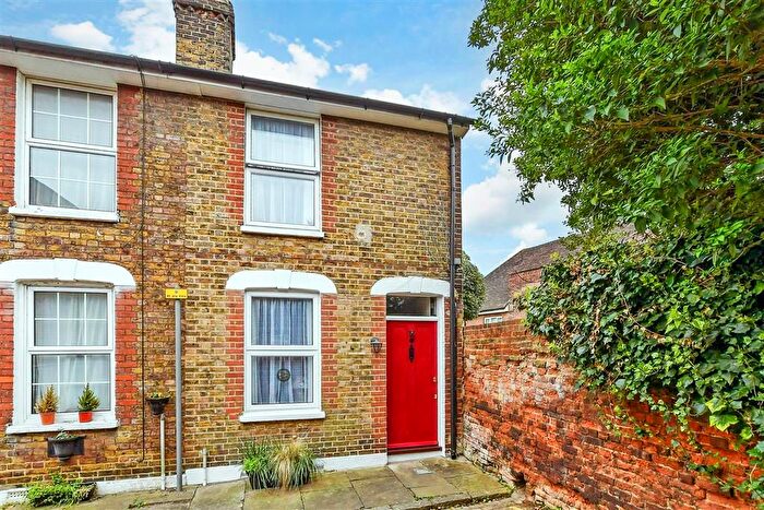 2 Bedroom End Of Terrace House For Sale In Eastgate Terrace, Rochester, Kent, ME1