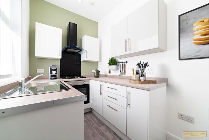 1 Bedroom Apartment To Rent In Blackburn Road, Flat Above, Darwen, BB3