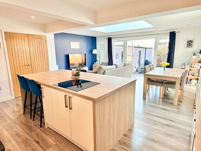 3 Bedroom Semi-Detached House For Sale In Derwent Drive, Tewkesbury, GL20