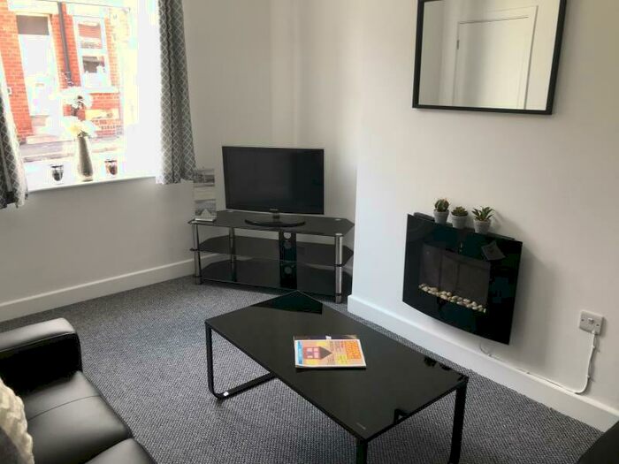 2 Bedroom Terraced House To Rent In Kelsall Avenue, LS6