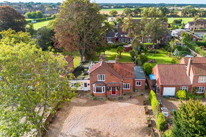 4 Bedroom Detached House For Sale In Cromer Road, North Walsham, NR28