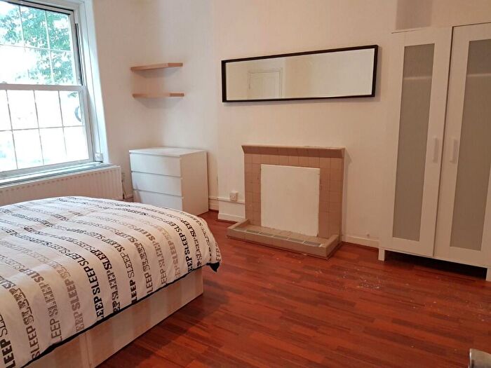 3 Bedroom Flat To Rent In Chicksand Street, London, E1