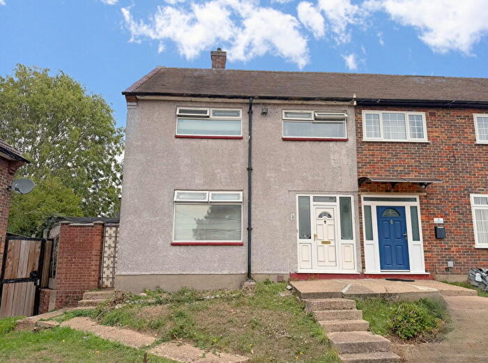 3 Bedroom End Of Terrace House For Sale In Dunstable Close, Harold Hill, RM3