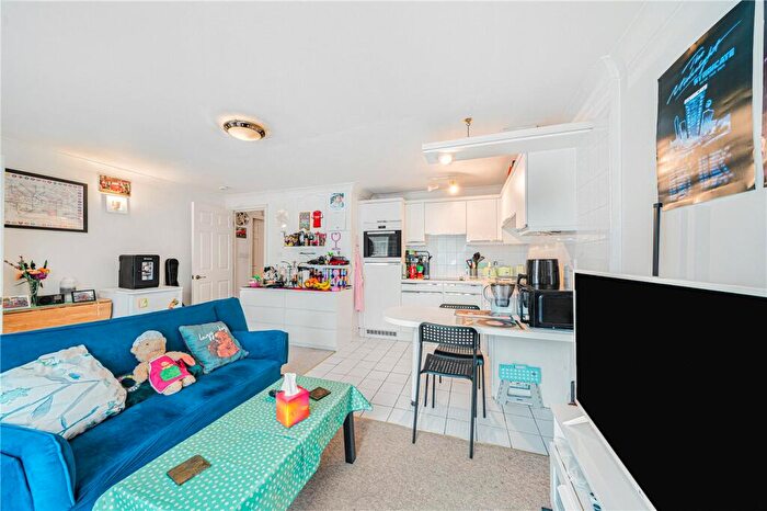 1 Bedroom Apartment For Sale In King & Queen Wharf, Rotherhithe Street, London, SE16 - Photo 6