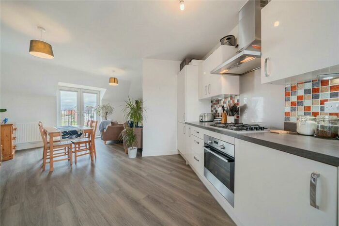 2 Bedroom Apartment To Rent In Whitlock Avenue, Wokingham, Berkshire, RG40