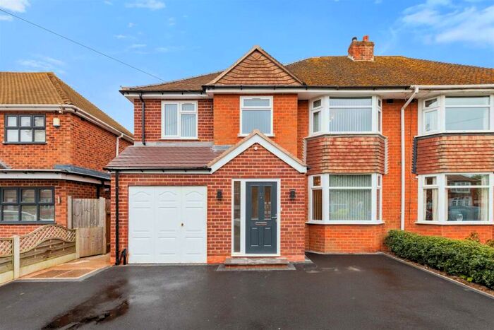 4 Bedroom Semi-Detached House To Rent In St. Gerards Road, Solihull, B91