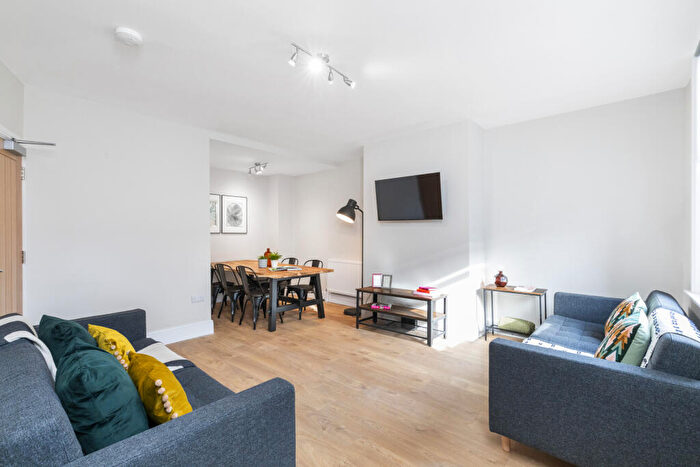 6 Bedroom House To Rent In Broomfield Road, Leeds, LS6