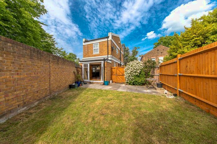 2 Bedroom Detached House To Rent In Wickham Mews, London, SE4