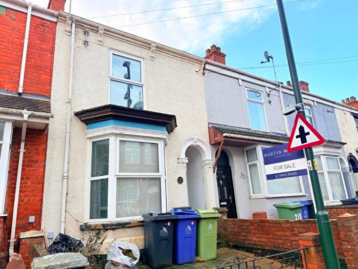 3 Bedroom Terraced House For Sale In Welhome Road, Grimsby, DN32
