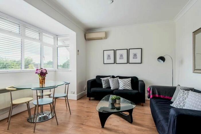 2 Bedroom Flat To Rent In St. Georges Road, Golders Green, London, NW11