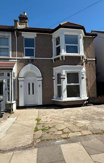 4 Bedroom Semi-Detached House To Rent In Wanstead Park Road, Ilford, London, IG1