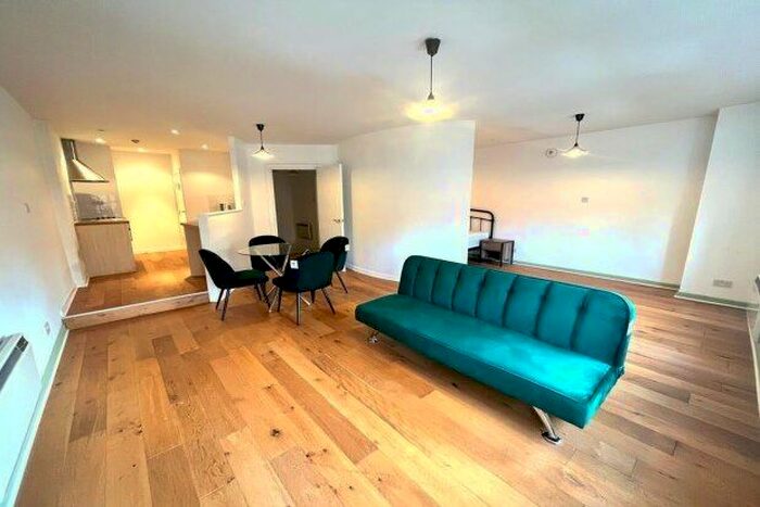 1 Bedroom Flat To Rent In Harewood Street, Leeds, LS2