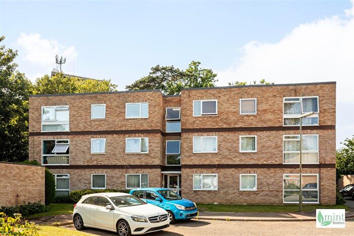 2 Bedroom Flat For Sale In Crockford Park Road, Addlestone, KT15