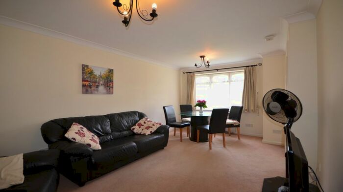 1 Bedroom Flat To Rent In Corfe Place, Maidenhead, SL6