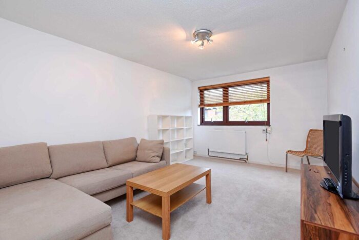1 Bedroom Apartment To Rent In Doulton Mews, West Hampstead, London, NW6