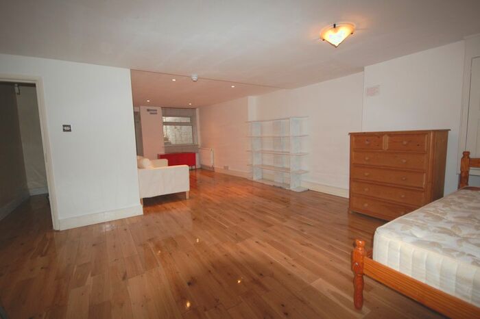 Studio To Rent In Chiswick High Road, Chiswick, W4