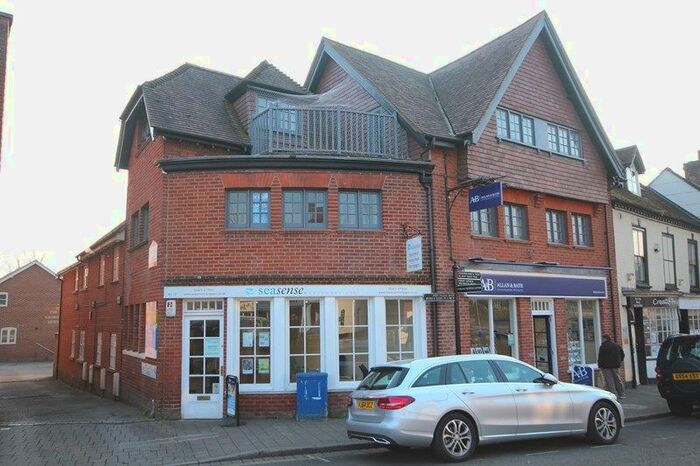 2 Bedroom Flat To Rent In The George Mews, Ringwood, Hampshire BH24