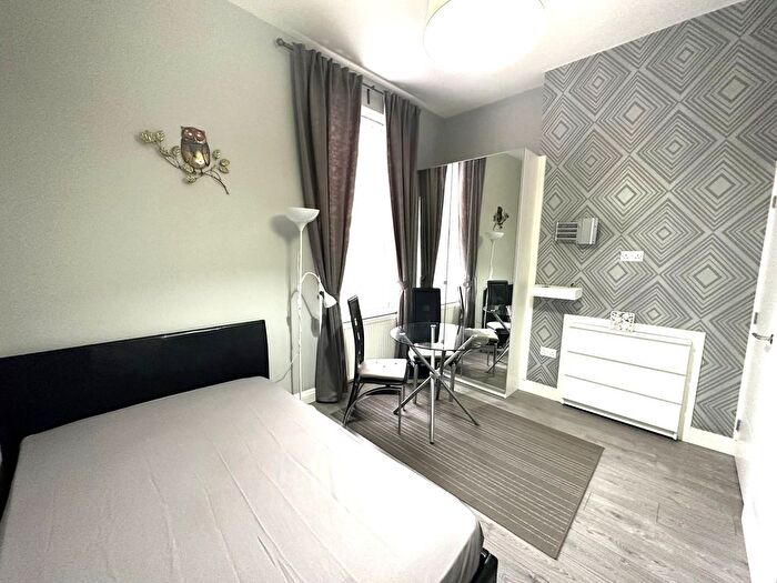 Studio To Rent In Alfred Road, Acton, London, W3