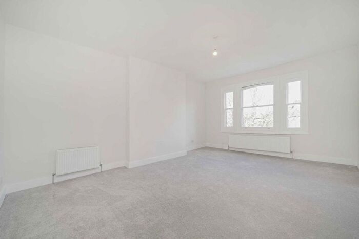 2 Bedroom Flat To Rent In King Henrys Road, London, NW3