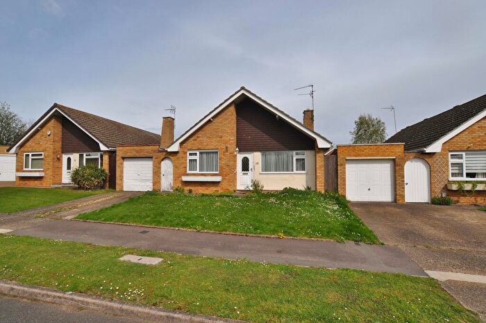 2 Bedroom Bungalow To Rent In Roundwood Close, Hitchin, SG4