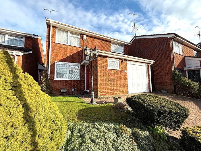 4 Bedroom Detached House For Sale In Ventnor Gardens, Bramingham, Luton, Bedfordshire, LU3