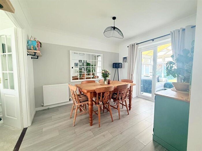 3 Bedroom Link Detached House For Sale In Woodpecker Close, Stowmarket, IP14
