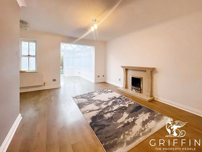 3 Bedroom Semi-Detached House To Rent In Swallow Close, Chafford Hundred, Grays, RM16