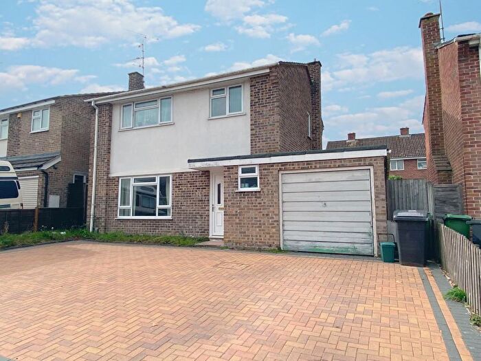 4 Bedroom Detached House For Sale In New Road, Newbury, RG14
